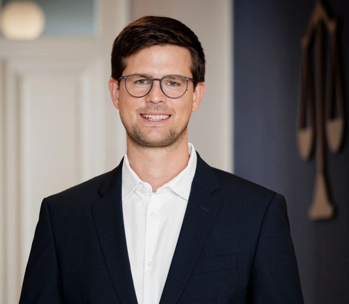 Dr. Oliver Peschel